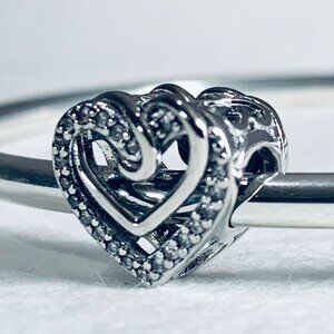 NEW Authentic Pandora Sparkling Entwined Hearts #799270C01